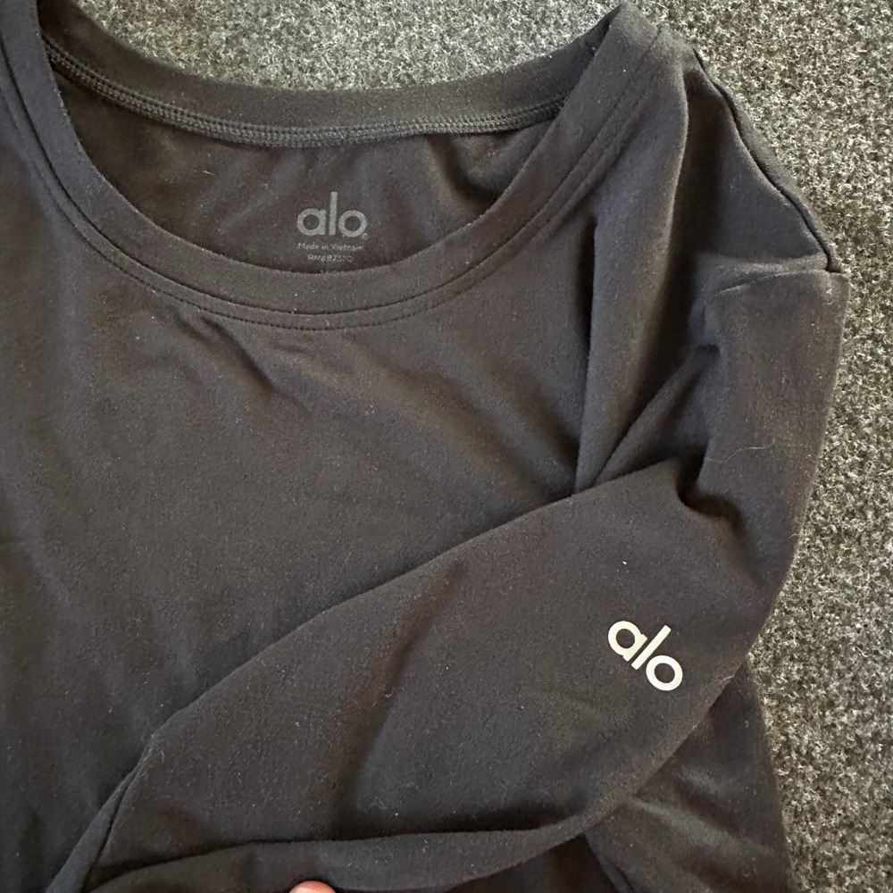 Alo Yoga Womens XS Black Long Sleeve Activewear Crew Neck Top RN 87370
